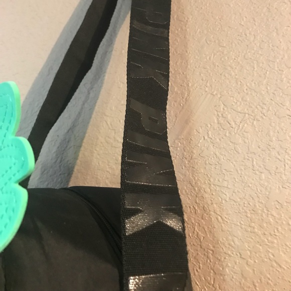 PINK Victoria’s Secret Lunch Box Bag Pineapple - Picture 3 of 6